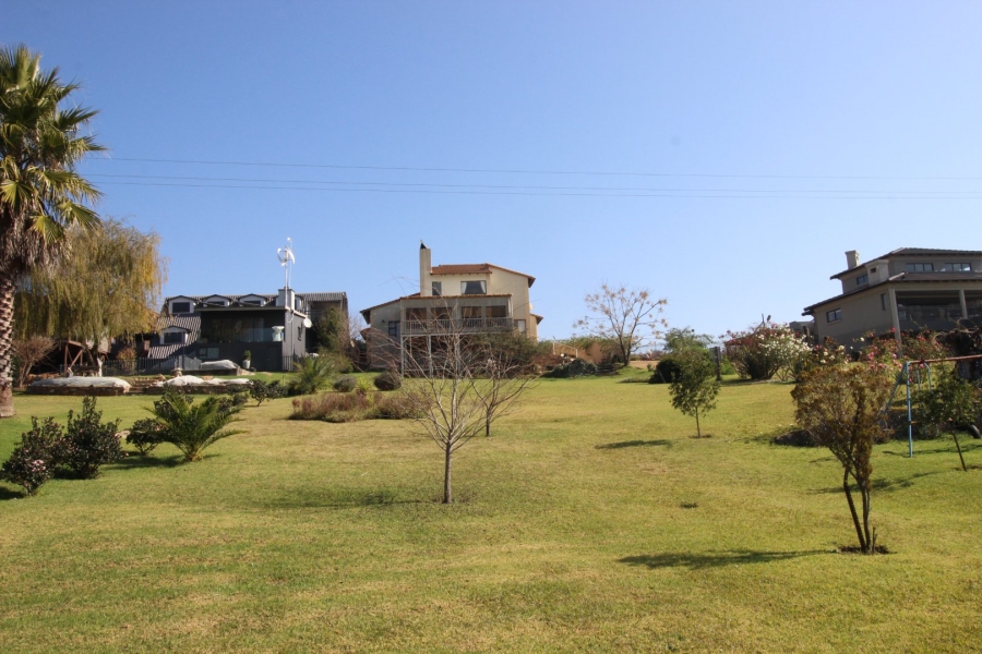 4 Bedroom Property for Sale in Lake Deneysville Free State
